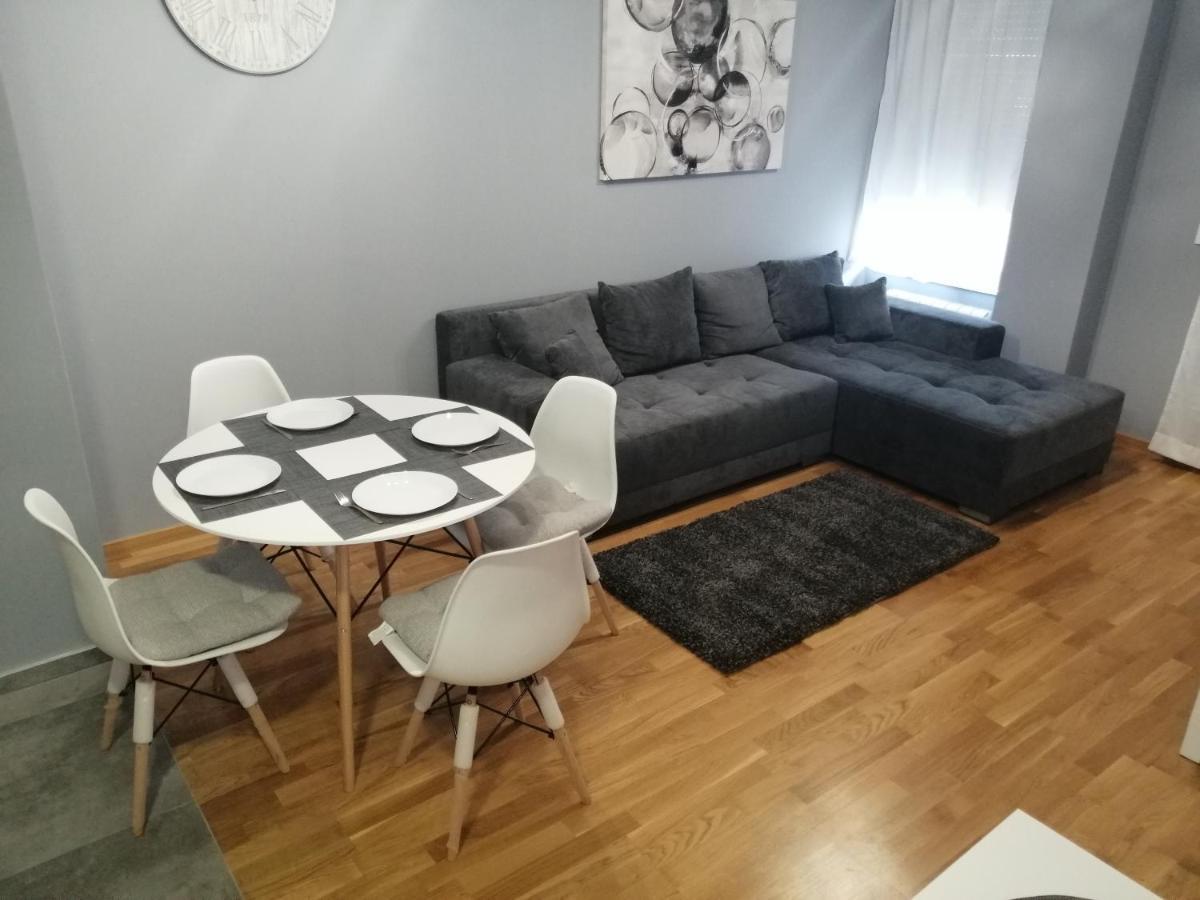 Fit Apartman Belgrado Esterno foto
