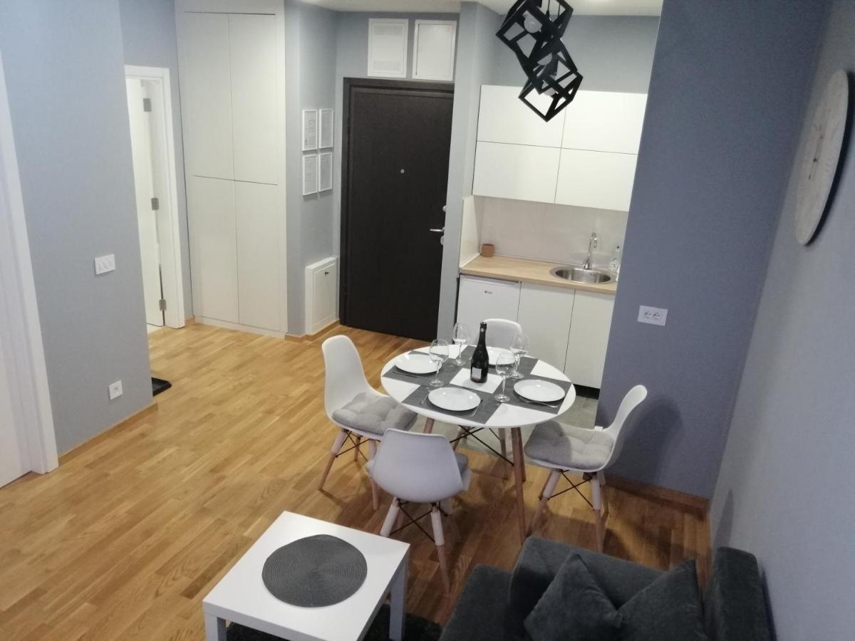 Fit Apartman Belgrado Esterno foto