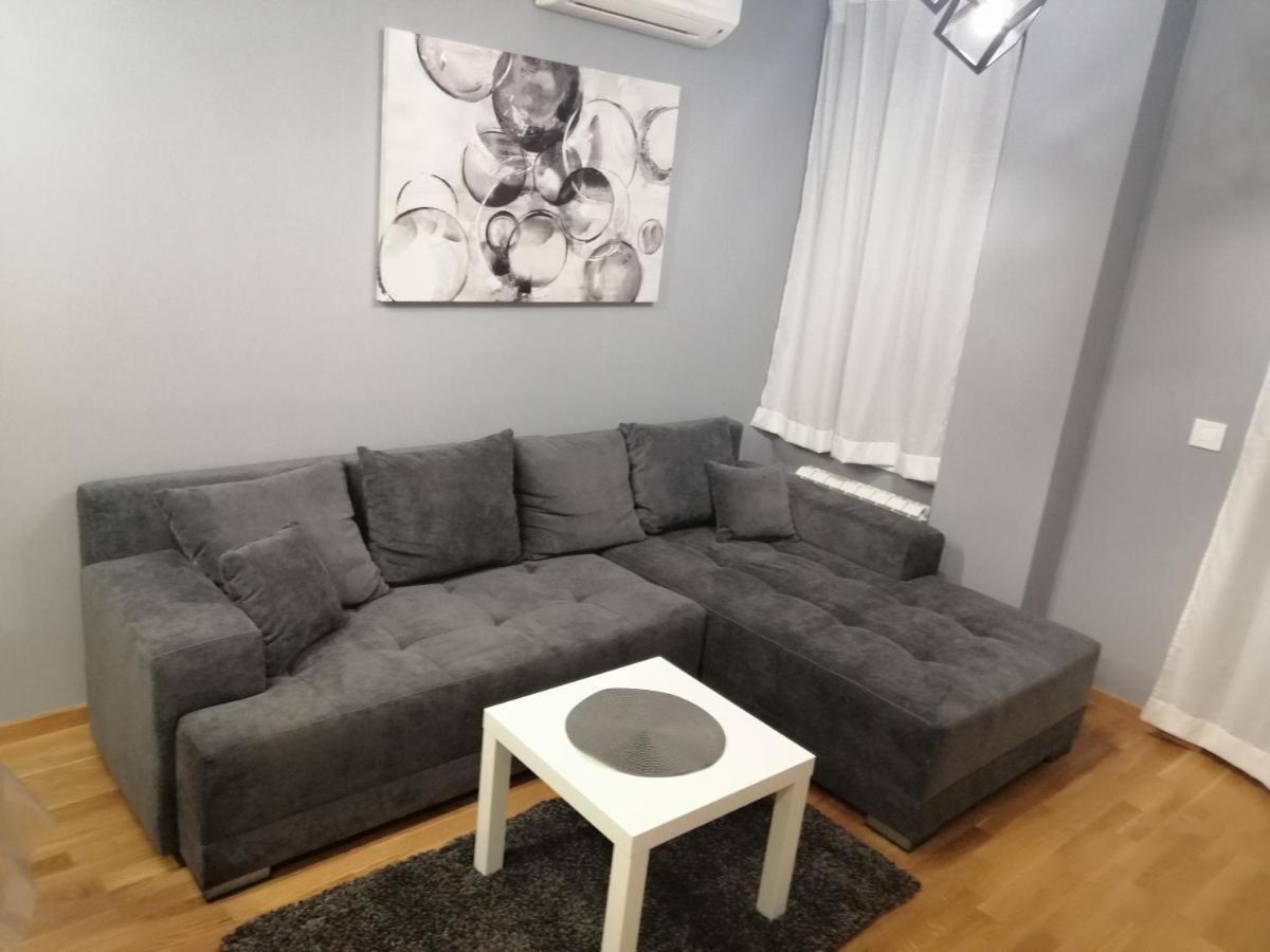 Fit Apartman Belgrado Esterno foto