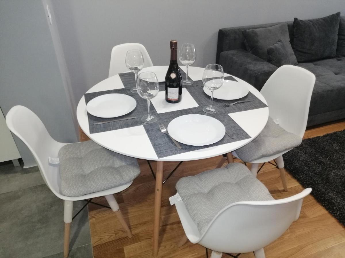 Fit Apartman Belgrado Esterno foto